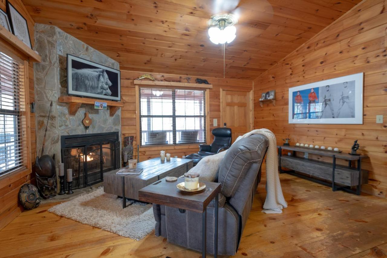 Вілла Three Dog Night - Pet-Friendly Cabin With Hot Tub Блу-Ридж Екстер'єр фото