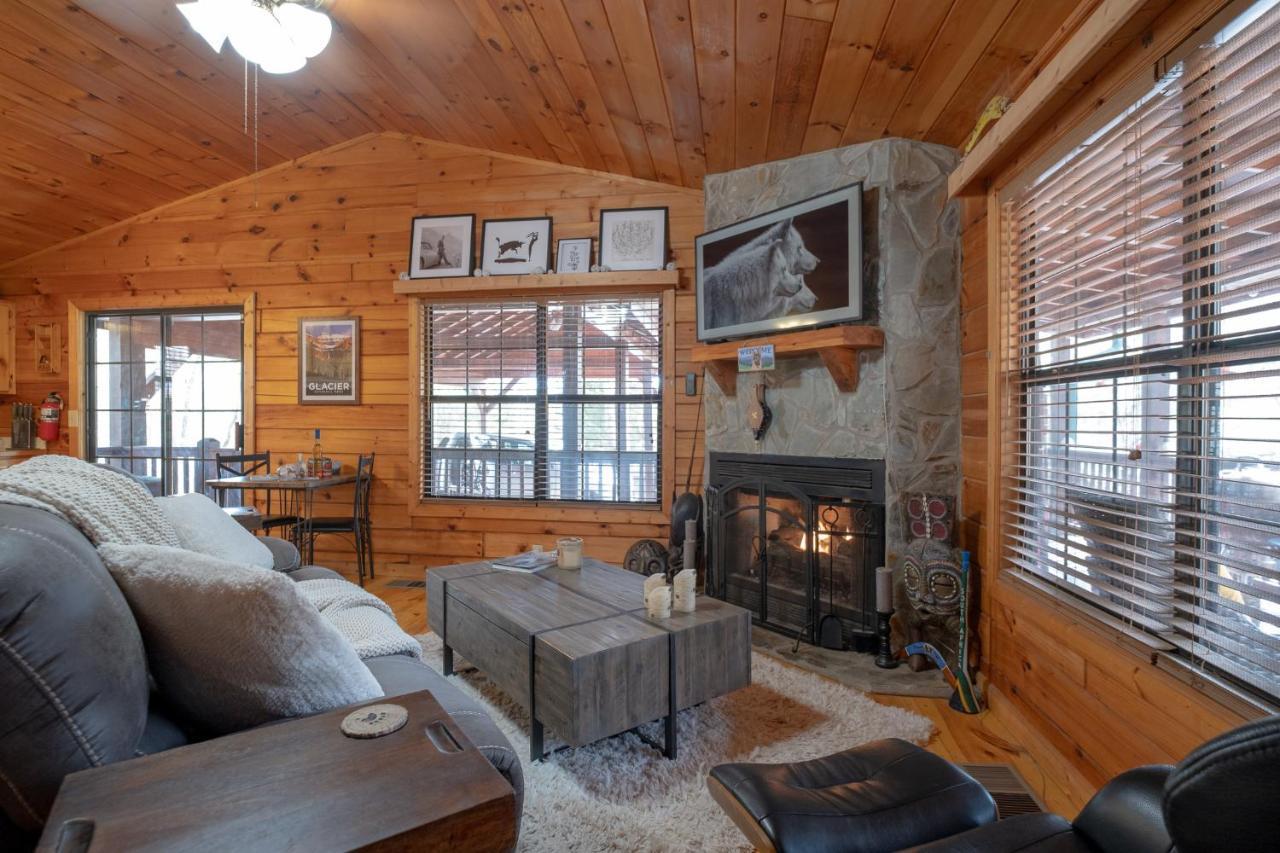 Вілла Three Dog Night - Pet-Friendly Cabin With Hot Tub Блу-Ридж Екстер'єр фото